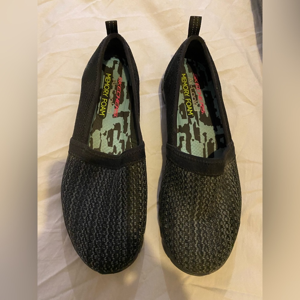 Sketchers Size 8 Sneakers Air-Cooled Memory Foam.